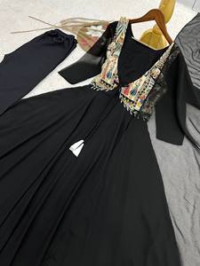 Presentando una elegante nueva colección de diseñadores en un conjunto de 3 piezas de vestido Anarkali con un hermoso Kot con trabajo decorativo. - Product Image 6
