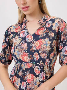 Vestido Formal con Estampado Floral Negro, Corte Evase, Cuello en V, Manga Corta, Largo Midi, Dobladillo con Volantes, Cintura Natural, Georgette Ecológico - Product Image 6