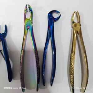 Pinzas de Extracción Dental Manuales de Acero Inoxidable, Ergonómicas y Autoclavables - Product Image 1