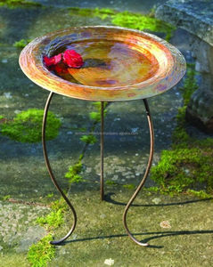 Bebedero para pájaros de metal resistente para jardín, para uso en exteriores, que proporciona agua a los pájaros con una base fuerte y un revestimiento duradero resistente al óxido. - Product Image 5