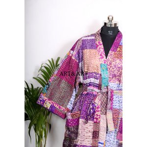 Kimono de Seda Bohemio Hecho a Mano en India con Parches Kantha, Elegante Ropa de Playa y Dormir para Mujer, Transpirable, con Cinturón y Lazos Delanteros - Product Image 3