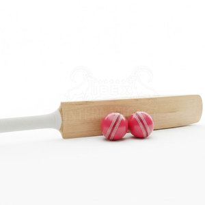 Balle de cricket en cuir de qualité supérieure, écologique, avec options personnalisables pour les matchs professionnels, contrôle de swing avancé - Product Image 2