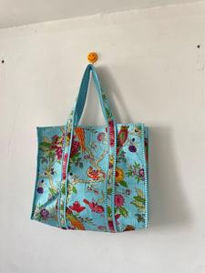 Sac fourre-tout matelassé bohème bleu à imprimé floral et oiseaux, sac à bandoulière ouvert, sac à main en tissu matelassé, sac à bandoulière bleu imprimé - Product Image 2