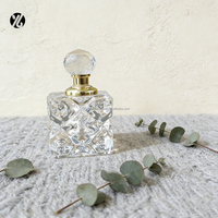 Flacon de parfum en verre cristal de petite capacité, fait main, sur mesure, avec bouchon de style artisanal en cristal