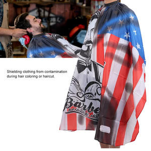 Capa de Peluquería con Estampado de Bandera Americana, Poliéster No Tejido, 140x160cm, para Uso en Barberías y Salones, con Logotipo de Barba y Bigote - Product Image 4