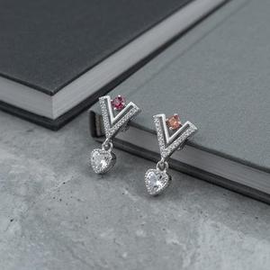DIVYORO V-SHAPED CRYSTAL <b>HEART</b> DROP <b>EARRING</b> - Product Image 2