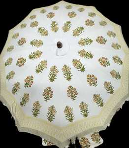 Parapluie traditionnel à motifs imprimés |   Parasol en coton à fleurs roses |   Accessoire de mariage bohème - Product Image 6