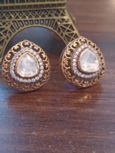 Boucles d'oreilles clous vintage AMAIRA JEWELS plaquées or, forme pentagone, serties de cristaux et strass, bijoux de fiançailles pour femme - Product Image 6