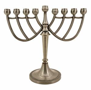 เชิงเทียนเมโนราห์สแตนเลสสตีลแบบคลาสสิกเก้ากิ่ง สำหรับตกแต่งโต๊ะในวันฮานุกกะแบบดั้งเดิม - Product Image 1