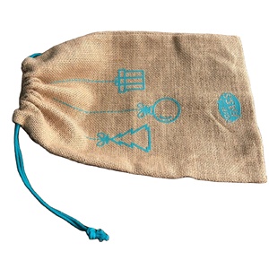 Sac à cordon en jute écologique avec logo personnalisé en gros petite pochette réutilisable avec impression de pochettes en toile de jute à motif de lettres - Product Image 3