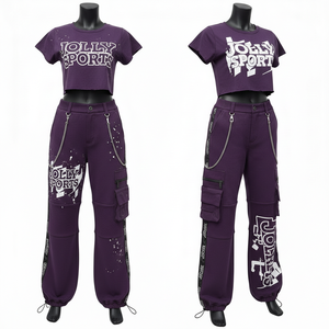 Conjunto de Mujer: Top Corto Morado de Felpa de Algodón Pesado de 320 GSM y Pantalón Cargo con Franja Lateral y Logotipo Personalizado - Product Image 1