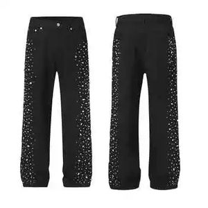 La collection festive la plus populaire, mettant en vedette des pierres argentées à fort contraste sur ces jeans en denim noir ornés de strass. - Product Image 1