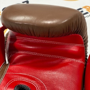 Gants de sparring personnalisés rouge/marron NO BOXING NO LIFE, en cuir de vache véritable, à lacets, pour le kickboxing, le Muay Thai, le MMA. - Product Image 3