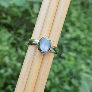 โมอิสซาไนต์925สเตอร์ริ่งเงินแท้ชุดกรอบ8x6มม. พลอยรูปไข่แหวนซ้อนกันได้รักษาคริสตัลเครื่องประดับผ่านการตรวจสอบขายส่ง - Product Image 1