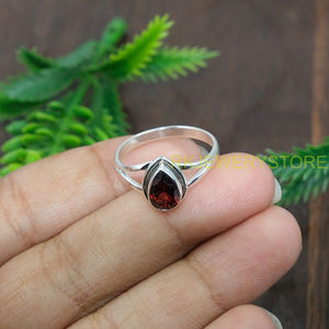 Anillo de Granate Rojo, Anillo de Plata de Ley 925, Anillo con Piedra Roja, Anillo de Promesa para Ella, Joyería de Granate, Anillo con Gema, Regalo de San Valentín - Product Image 5