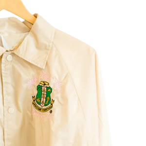 Chaqueta tipo camisa casual de manga larga con botones y bordado de letras griegas de la marca Sand AKA para mujer - Product Image 4