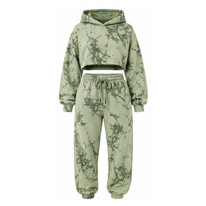 Ensemble de sweats à capuche courts pour femmes avec tissu doux et confortable, coupe ajustée et style assorti tendance pour tenues décontractées - Product Image 1