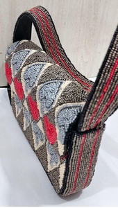 Sac à main rectangulaire lavable fait main ALI FASHION ART avec broderie en polyester, perles de verre, motif dés et cartes, pour usage quotidien - Product Image 1