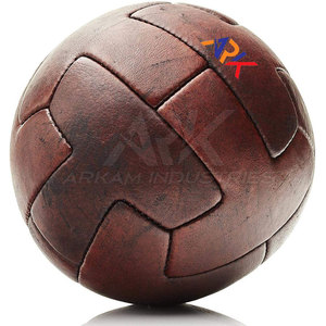 Ballon de football en cuir antique élégant, finition douce en cuir véritable, fabriqué au Pakistan - Product Image 2