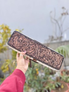 Estuche de cuero artesanal resistente al calor para rizador de pelo, estilo western, organizador perfecto para herramientas de peluquería. - Product Image 1