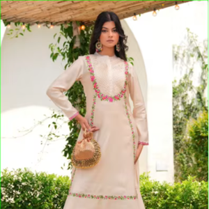 Ensemble de kurta brodé en resham floral ivoire - Product Image 1