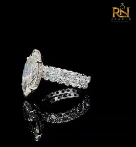 Anillo de compromiso de oro macizo de 9K/14K/18K con diamante marquise de laboratorio de 2 CT, doble fila, pavé, halo oculto, color DEF, lujo y alta gama - Product Image 2