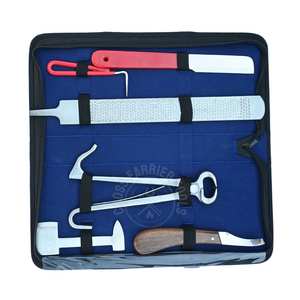 Kit d'outils de fermeur pour le soin et la finition des sabots de cheval, comprenant lime à sabots, couteau à sabots courbé, cisaille à sabots pour poulains et couteau à sabots droit - Product Image 1