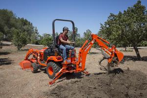 รถแทรกเตอร์ขนาดเล็ก Kubota F3890 ลดราคาพิเศษ |   เครื่องยนต์ดีเซล 38 แรงม้า |   ระบบขับเคลื่อนสี่ล้อ |   อุปกรณ์สำหรับงานหนักในฟาร์มและสวน พร้อมข้อเสนอส่วนลดสุดคุ้ม ราคาถูก - Product Image 2