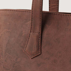 Fashionable Distressed Genuine Leather Women Shoulder Tote Bag with Soft Finish Two Handles Open Bulk Orders - Product Image 6