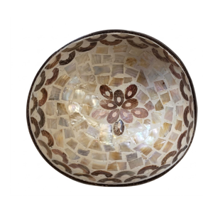 Bol en coquille de noix de coco avec motifs sculptés délicats, finition polie écologique pour une utilisation quotidienne en cuisine - Product Image 1
