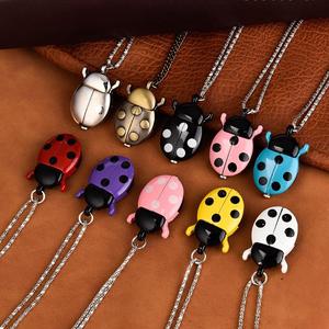 2026 Montre de poche quartz colorée, motif coccinelle de petite taille, style horloge murale, bijou transfrontalier européen et américain - Product Image 2