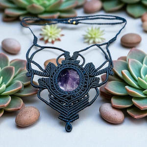 Collier en macramé d'améthyste naturelle fait main, pendentif bohème, cristal de guérison, tressé noir, réglable - Product Image 2