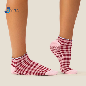 Chaussettes de Pilates personnalisées avec logo, couleur bordeaux, motif pied-de-poule, grip intérieur double direction, antidérapantes pour femme, yoga, barre, usage quotidien, design gratuit - Product Image 2