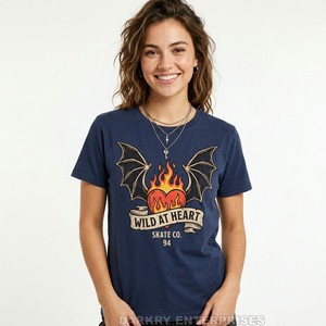 Camiseta Azul Marino para Mujer con Estampado de Corazón y Fuego Alado de Custom Skate Co, Fabricada en Algodón, Tops Femeninos Azul Oscuro, Venta al por Mayor, Ropa Urbana para Motociclistas - Product Image 1