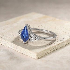 Anillo de compromiso de plata de ley 925 con zafiro azul talla cometa, zafiro natural, minimalista, piedra de nacimiento de septiembre - Product Image 5