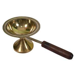 Lámpara de aceite/ghee decorativa industrial de latón IBS con mango de madera largo para Puja y velas de seguridad novedosas, color personalizado - Product Image 3