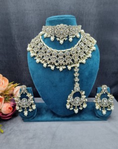 Conjunto nupcial étnico tradicional de doble pieza con gargantilla y collar con incrustaciones de circonitas cúbicas, pendientes Chadbali a juego y Mangtika al por mayor - Product Image 3