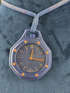 Montre de sport vintage de luxe pour homme, boîtier en plastique, bracelet en plastique, mouvement à quartz analogique, aiguilles lumineuses, forme ronde, cadran de 38 mm - Product Image 5