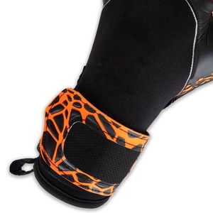 Guantes de Portero de Fútbol Personalizados con Agarre Fuerte, Protección para los Dedos y Palma de Látex para Entrenamiento Profesional y Partidos - Product Image 3