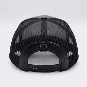 Casquette Trucker Personnalisée en Simili Cuir Noir Mat, Casquette Snapback en Maille Premium, Chapeau de Baseball Urbain de Luxe pour le Streetwear et l'Extérieur - Product Image 3