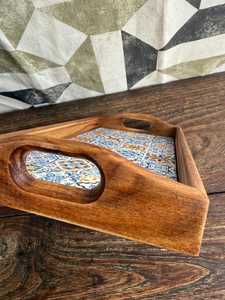 Bandeja rectangular de madera con diseño de azulejos mediterráneos, vajilla decorativa hecha a mano para fiestas, desayunos y cenas. - Product Image 5