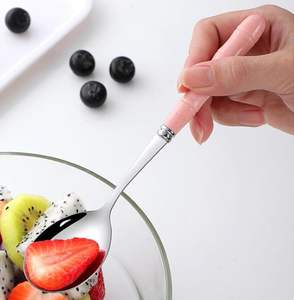 Ensemble de couverts élégants : cuillère et fourchette, baguettes de luxe à manche coloré, couverts design, ustensiles de table contemporains - Product Image 1