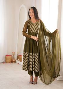 ชุดเดรส Anarkali ดีไซน์หรูหราสำหรับผู้หญิง พร้อมกางเกงและผ้าคลุมไหล่ ผ้าไหมเนื้อหนา ทรงบานยาวถึงข้อเท้า ไม่ยับง่าย เหมาะสำหรับงานปาร์ตี้ - Product Image 2