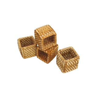 Anneaux de serviette carrés en rotin naturel faits à la main, style bohème, pour une décoration de table de Noël élégante, en provenance du Vietnam. - Product Image 1
