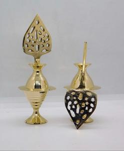 Surma Dani en laiton fait main avec applicateur à motifs découpés, récipient à kohl traditionnel fait main - Product Image 1