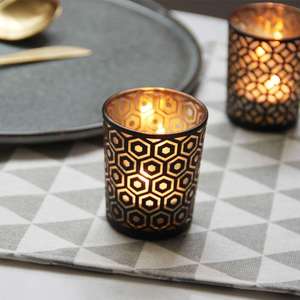 Porte-bougie votif en fer de style antique avec finition noire et motifs découpés pour une décoration romantique de table de mariage - Product Image 3
