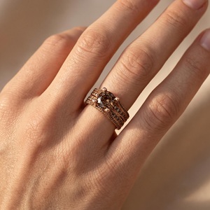 Anillo de compromiso de banda ancha de moissanita con corte brillante redondo, color marrón chocolate, micro pavé, chapado en oro, engaste de garras, joyería - Product Image 5