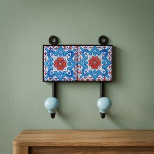 Ganchos de Pared de Cerámica con Diseño de Flores en Azul y Rojo, 2 Ganchos Multifuncionales de Estilo Retro para Ahorrar Espacio, Perchero - Product Image 3