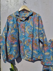 Conjunto de pijama de algodón con estampado floral para mujer, ropa de dormir, conjunto suave y transpirable, camisa con botones y pantalones. - Product Image 2