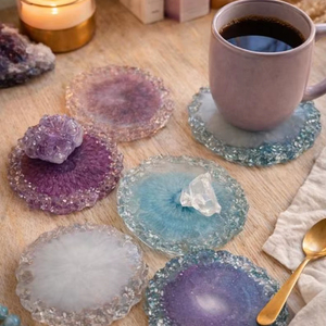 Juego de 6 Posavasos de Resina con Diseño de Geoda, Ecológicos, Pintados a Mano, Redondos, Color Morado y Verde Azulado, Decoración para el Hogar de TIMELESS CRAFT - Product Image 1